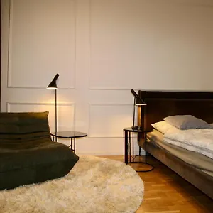 Zentrales Hochwertiges Gruenderzeit-apartment Thomasius Apartment